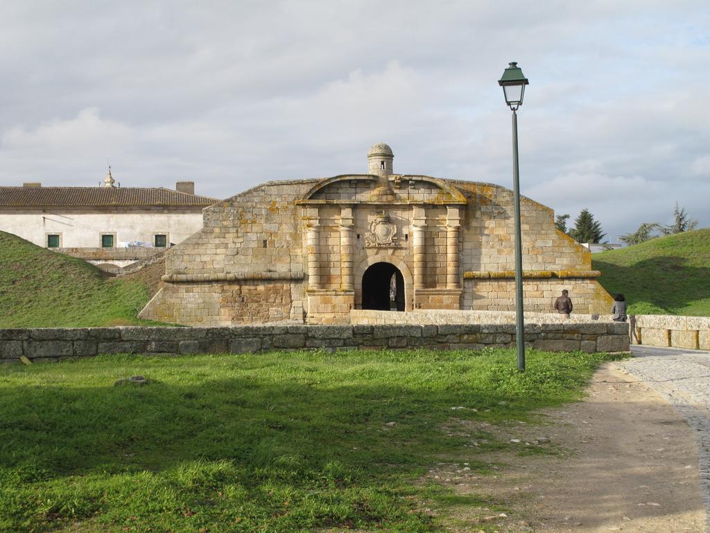 A Muralha Hotel Almeida Luaran gambar